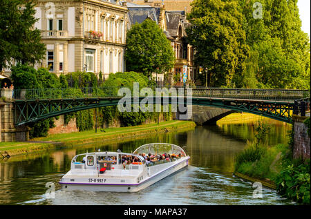 Sightseeing Tour Boot, Touristen, Ill, Sommer, Straßburg, Elsass, Frankreich, Europa, Stockfoto