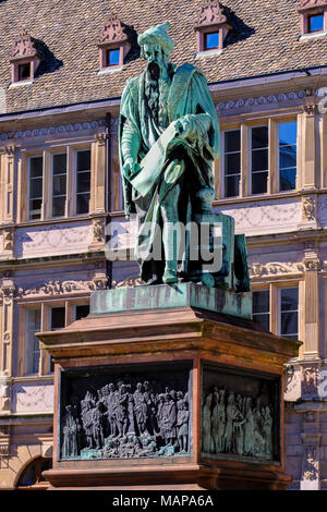Gutenberg statue Straßburg, Bildhauer David d'Angers 1840, Handelskammer Gebäude, Ort Gutenberg-platz, Straßburg, Elsass, Frankreich, Europa, Stockfoto
