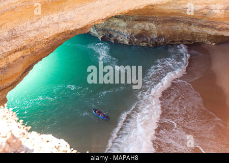 Juwel im Meer, Hidden Beach in der Algarve, Portugal Stockfoto