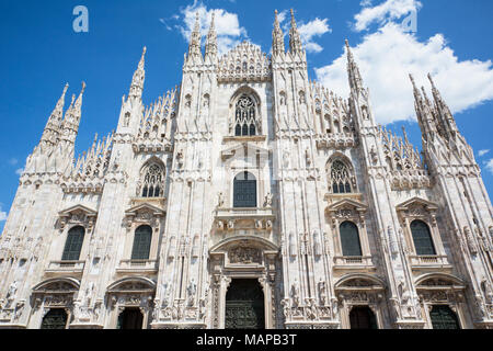 Mailand, Provinz Mailand, Lombardei, Italien. Fassade des Doms, oder die Kathedrale, in der Piazza del Duomo. Stockfoto