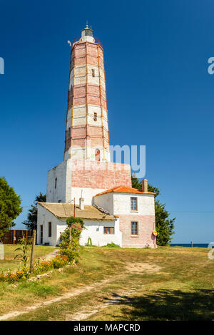 Berühmte Leuchtturm in Banjole gegen den blauen Himmel, Bulgarien Stockfoto