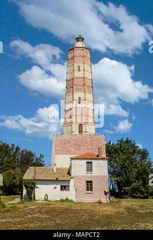 Berühmte Leuchtturm in Banjole gegen den blauen Himmel, Bulgarien Stockfoto