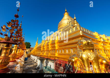 Der Shwezigon Pagode in Nyaung U Bagan, Myanmar (Birma). Stockfoto