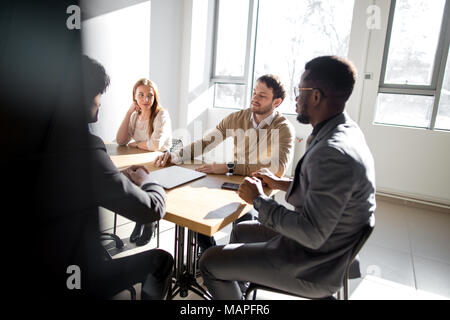Geschäft Leute hören, Marketing professionelle afrikanische Redner Präsentation Stockfoto