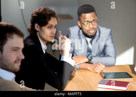 Geschäft Leute hören, Marketing professionelle afrikanische Redner Präsentation Stockfoto
