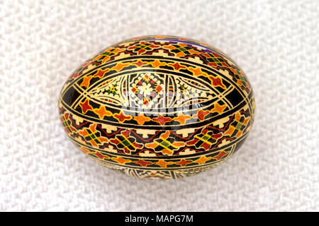 Pysanka (Ukrainische Osterei), aufwändig eingeschrieben. Stockfoto