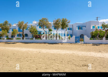 NAXOS, Griechenland - 22. Mai 2017: Typisch weißgetünchten griechischen Stil ferienwohnung in Naxos (Chora) Stadt auf der Insel Naxos, Kykladen, Griechenland Stockfoto