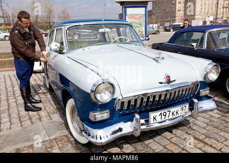 Der Eigentümer schließt die retro sowjetischen Auto', 'Volga GAZ-21 zur Kundgebung der klassischen Autos bei Poklonnaya Gora, Moskau, Russland Stockfoto