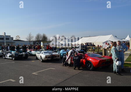 Original Ford GT40-Rennwagen am 2014 Goodwood Revival jeden September am West Sussex Rennstrecke statt. Stockfoto