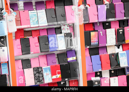 Sowohl horizontale als auch vertikale Bilder (4) in diesem kleinen Satz über bunte Handy Farben. Stockfoto