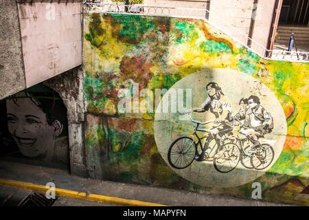 Kunst im öffentlichen Raum geschaffen für die Verschönerung von Straßen und Autobahn Unterführungen; Stadt Aguascalientes Stockfoto