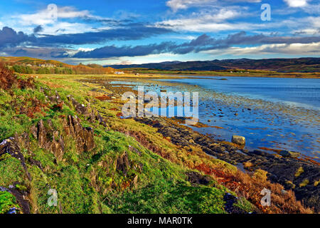 Ein Blick auf das entfernte Loch Na Cille bei Ebbe in den schottischen Highlands, Schottland, Großbritannien, Europa Stockfoto