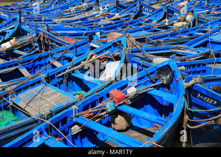 Skala du Port, Fischerboote im Hafen, Essaouira, Atlantikküste, Marokko, Nordafrika, Afrika Stockfoto