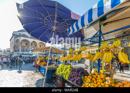 Anzeigen von Museum für Keramik und Verkaufsstände in Monastiraki Platz, Monastiraki, Athen, Griechenland, Europa Stockfoto