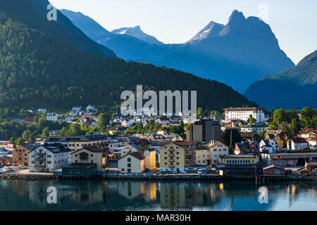 Stord an der Mündung des Flusses Rauma entfernt, an den Ufern des Romsdalsfjord (Romsdal Fjord), mehr og Romsdal, Norwegen, Skandinavien, Europa Stockfoto