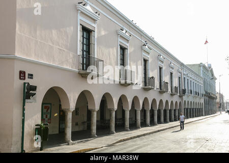 MERIDA, MEXIKO - 11. März 2012: Morgen Blick auf Straßen im Zentrum von Merida, Yucatan, Mexiko Stockfoto