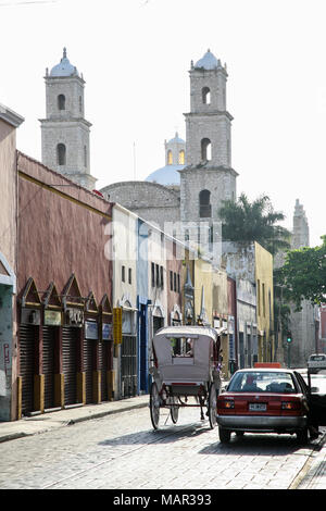 MERIDA, MEXIKO - 11. März 2012: Morgen Blick auf Straßen im Zentrum von Merida, Yucatan, Mexiko Stockfoto