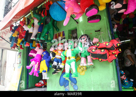 MERIDA, MEXIKO - 12. März 2012: menschliche Größe traditionelle Paper Dolls auf einem lokalen Markt in Merida, Yucatan, Mexiko verkauft. Stockfoto