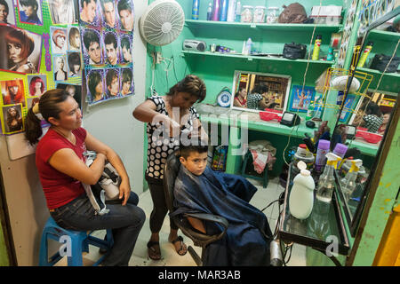 MERIDA, MEXIKO - 11. März 2012: Traditionelle typische Friseur piont auf einem lokalen Markt in Merida, Yucatan, Mexiko Stockfoto