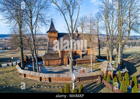 Debno, Polen. Mittelalterliche gotische Kirche des Heiligen Erzengels Michael, im 15. Jahrhundert erbaut, noch aktiv, mit der ältesten Holz polychrome in Stockfoto