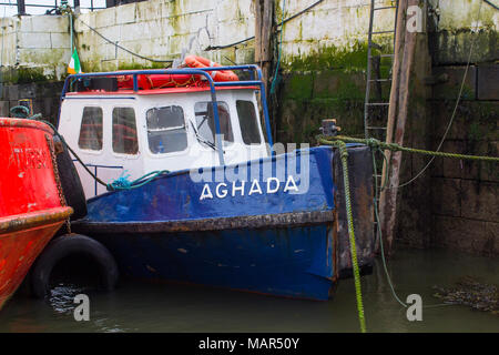 16. März 2018 kleine Boote in dem kleinen malerischen Hafen von Cobh Cork Irland Günstig Stockfoto