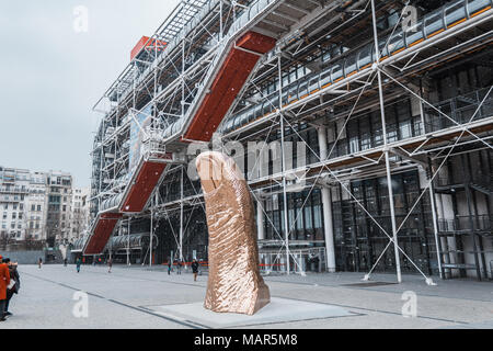 PARIS, Frankreich - Feb 27,2018: Centre Georges Pompidou (1977) wurde im Stil von High-tech-Architektur, Paris, Frankreich, am 18. März 2012. Stockfoto