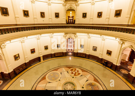 AUSTIN, Texas - 28. MÄRZ 2018 - Blick auf das Innere des Texas State Capitol in der Innenstadt von Austin entfernt Stockfoto