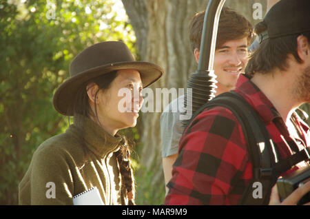 RELEASE DATE: April 13, 2018 TITEL: Der Reiter Studio: Sony Pictures Classics REGISSEUR: Chloe Zhao PLOT: Nach einem in der Nähe von schweren Kopfverletzungen, ein junger Cowboy verpflichtet sich, die Suche nach einer neuen Identität und was es bedeutet, ein Mann in den Heartland von Amerika zu sein. In den Hauptrollen: Direktor CHLOE ZHAO am Set. (Bild: © Sony Pictures Classics/Entertainment Bilder) Stockfoto