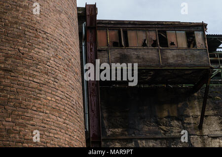 Versteckte Pausenraum im alten Ofen hideaway für ein Gespräch oder Kaffeepause weg von allem. Stockfoto