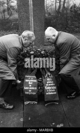 Eine Sitzung des 6 Mountain Division nördlich der Waffen-SS mit dem Gedenken an die Toten in der Nähe von Koblenz Pfaffenbeck am 18.03.1979. | Verwendung weltweit Stockfoto