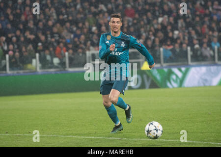 T Urin, Italien. 03 Apr, 2018. Cristiano Ronaldo in der Champions League Spiel FC Juventus vs Real Madrid. Real Madrid gewann 0-3 bei der Allianz Stadion in Turin, Italien, 3. April 2018 Credit: Alberto Gandolfo/Pacific Press/Alamy leben Nachrichten Stockfoto