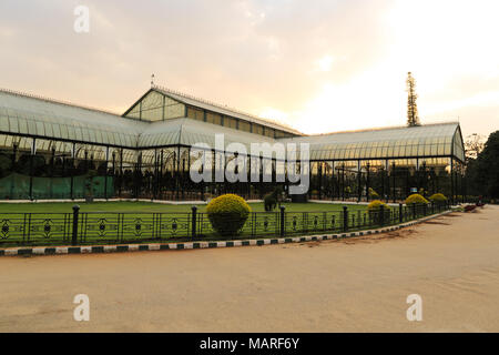 Bangalore, Indien - 18. Oktober 2016: Seitenansicht eines bekannten 'Glashaus' an Lalbagh, die im Jahre 1889 erbaut wurde. Stockfoto