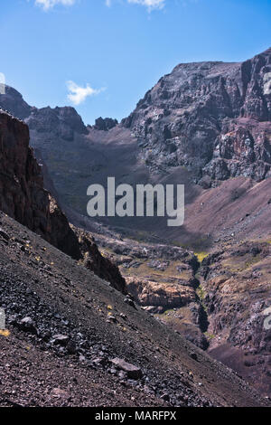 Toubkal und anderen höchsten Berggipfel der Hohen Atlas im Toubkal Nationalpark, Marokko Stockfoto