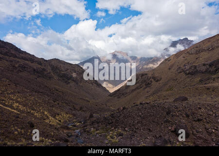 Toubkal Nationalpark Trek durch Werte und Gipfel des Hohen Atlas in Marokko Stockfoto