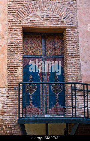 Türen architektonischen Details von Straßen von Marrakesch in Marokko Stockfoto