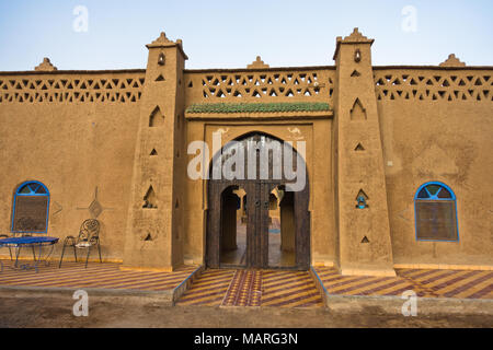 Lodges im Casbah Stil am Rande der Sahara in Sofia, in der Nähe der Erg Chebbi in Marokko Stockfoto