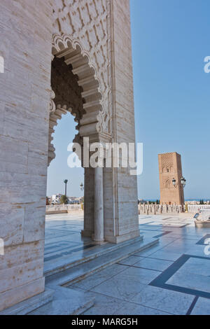 Hassan Turm, 12. Jahrhundert Minarett mit Ruinen der größten Moschee der Welt, Rabat, Marokko Stockfoto