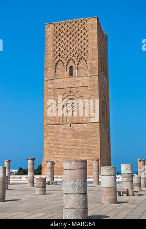 Hassan Turm, 12. Jahrhundert Minarett mit Ruinen der größten Moschee der Welt, Rabat, Marokko Stockfoto