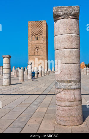 Hassan Turm, 12. Jahrhundert Minarett mit Ruinen der größten Moschee der Welt, Rabat, Marokko Stockfoto