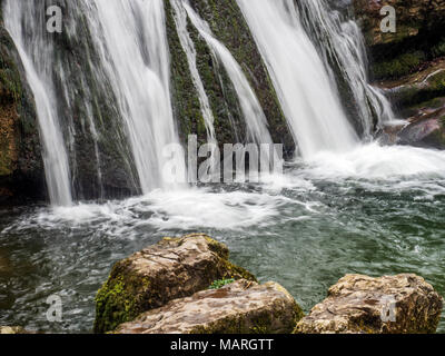 Janets Foss Wasserfall auf Gordale Beck in der Nähe von Malham Yorkshire Dales England Stockfoto