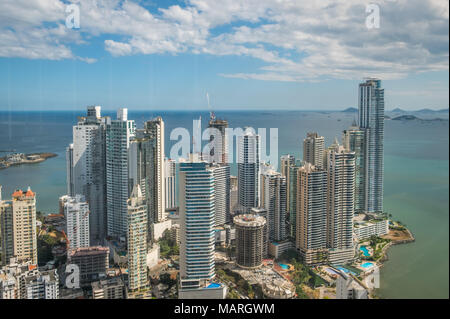 Moderne Skyline von Downtown Panama City - Hochhaus Gebäude Antenne - Stockfoto