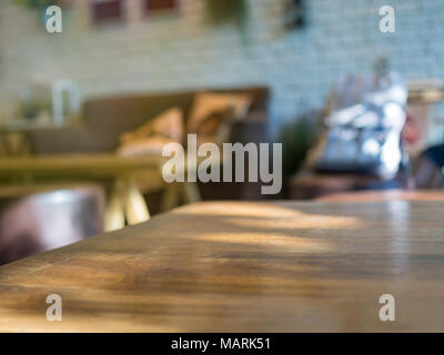 Leere Tabelle mit verschwommenen cafe Hintergrund Stockfoto