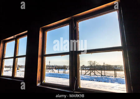 LUBLIN, Polen - Januar 17, 2018: Blick durch das Fenster in Majdanek in Lublin, Polen Stockfoto