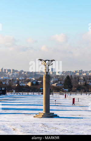 LUBLIN, Polen - Januar 17, 2018: Spalte von drei Adler. Denkmal zu Ehren der Opfer von Majdanek in Lublin, Polen Stockfoto