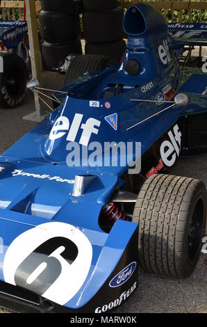 Jackie Stewart Tyrrell Grand Prix Rennen auto auf dem Goodwood Revival 2014 Veranstaltung. Stockfoto