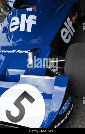 Jackie Stewart Tyrrell Grand Prix Rennen auto auf dem Goodwood Revival 2014 Veranstaltung. Stockfoto