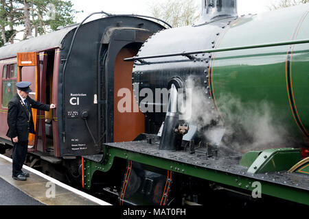 Dampfzug am Broadway Bahnhof, Gloucestershire und Warwickshire Steam Railway, Worcestershire, Großbritannien Stockfoto