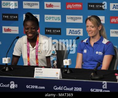 Queensland, Australien. 4. April 2018. Nafisatu Umaru (GHA, Kapitän, links) und Eilidh Doyle (SCO). Mannschaft Schottland Pressekonferenz. Main Press Center. Gold Coast 2018. Queensland. Australien. 04.04.2018. Credit: Sport in Bildern/Alamy leben Nachrichten Stockfoto