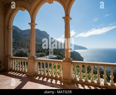 Mallorca, Finca Son Marriog bei Valldemossa, Blick von der Terrasse auf den Marmorpavillon Stockfoto