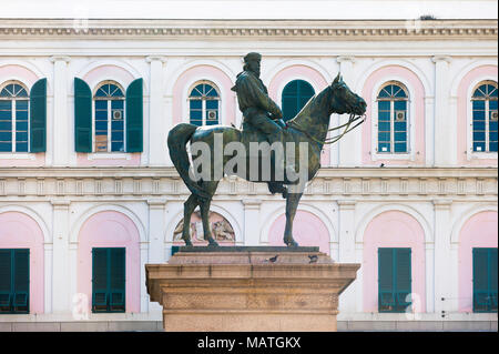 Garibaldi statue Genua, dem Wahrzeichen Bronzestatue von Guiseppe Garibaldi gelegen in der Piazza de Ferrari im Zentrum von Genua, Ligurien, Italien. Stockfoto